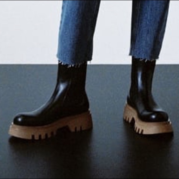 NWT. Zara Black Flat Leather Ankle Boots. Size 8. - Picture 6 of 7